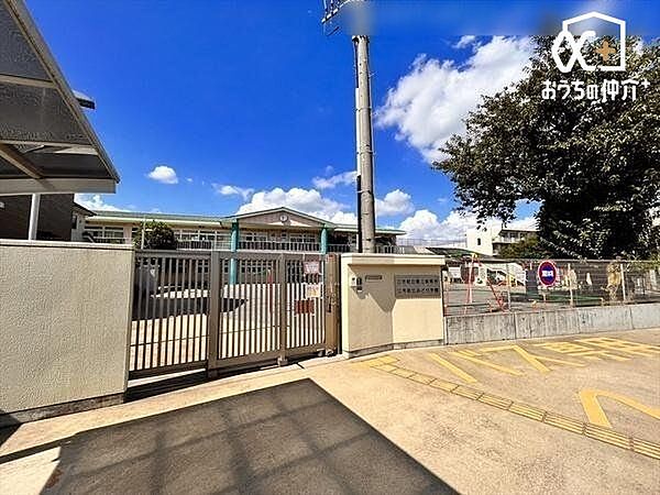 三芳町立第三保育所・みどり学園 徒歩8分。 630m