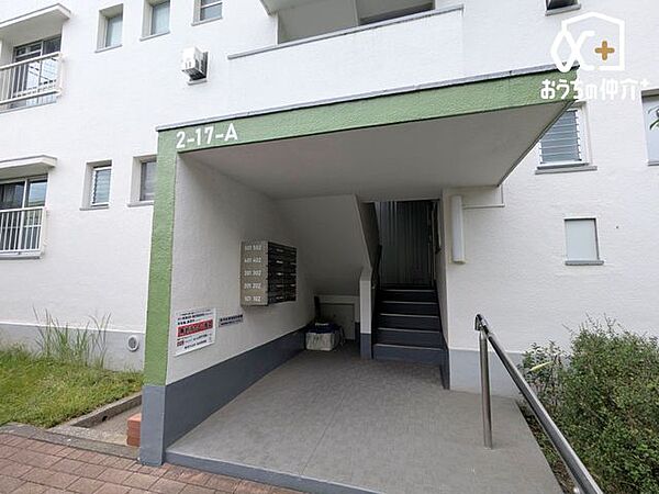 建物の入口は清掃されており、管理体制良好な物件です。デザインもスッキリとした印象ですね！是非一度、現地をご覧になってみませんか？