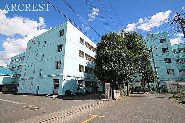 新座市立第五中学校 徒歩16分。三つの目標「明朗・清潔・信頼」 あいさついっぱい　花いっぱい　笑顔あふれる　さわやか五中 1230m