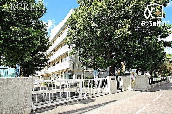 新座市立第二中学校 徒歩1分。●学校教育目標・・・明朗　向上　自主・自立 ●キャッチフレーズ・・・明るい挨拶　光る汗　きれいな学校　きれいな心 30m