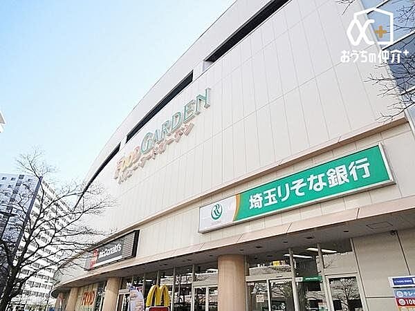 フードガーデン 新座店 （FOOD GARDEN） 徒歩4分。ラ・ヴィーニュ 1F　(新座駅から184m)　営業時間　9:30-22:00 260m