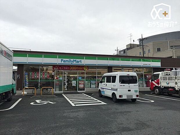 ファミリーマート所沢宮本町二丁目店 徒歩5分。24時間営業なので、急なお買い物にも便利です。飲食物や軽い日用品を販売しております。駐車場;有 380m