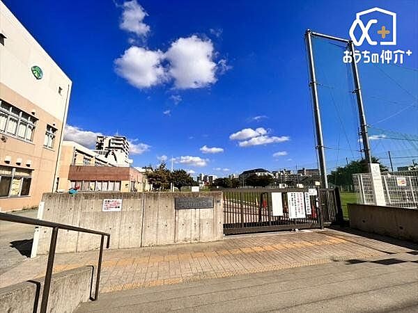 つるせ台小学校 徒歩10分。鶴瀬西2-3、上沢、大字鶴馬の一部区域 730m
