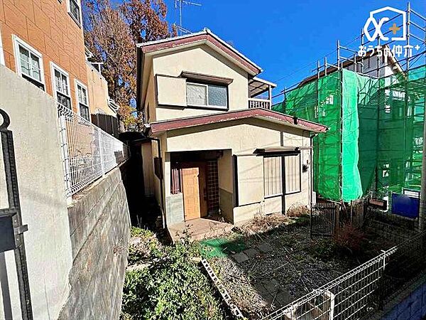 落ち着いた雰囲気が漂う住宅街。ゆったりと暮らしたい方にもおすすめしたい、静かで心地良い住環境になっております。皆様のお問い合わせお待ちしております！