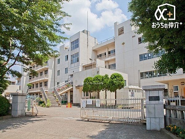 所沢市立富岡中学校 徒歩32分。自然豊かな環境に囲まれた広々とした敷地がある中学校でございます。周辺からの評判も良いです！ 2560m