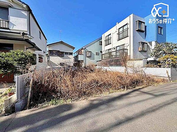 車通りの少ない落ち着いた環境。お車の出し入れも落ち着いてできる、ゆったりとした環境です。現地にて是非環境をお確かめください。
