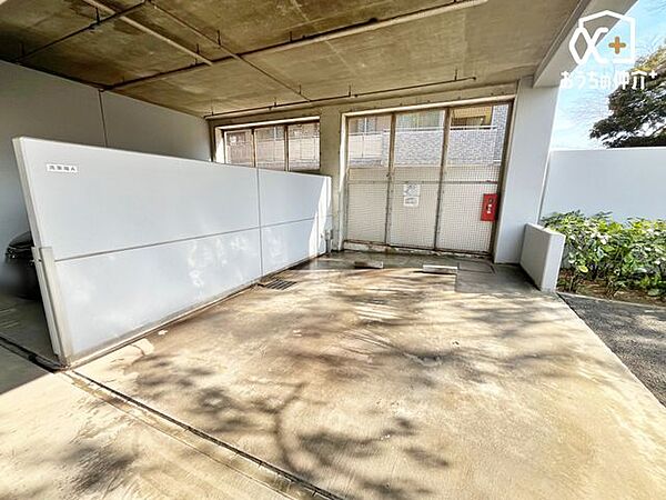 敷地内にある共有洗車場です。