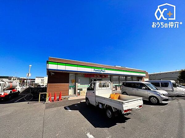 ファミリーマート富士見山室店 徒歩10分。営業時間24時間 740m