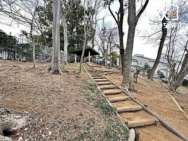 山室緑地公園 徒歩6分。 480m