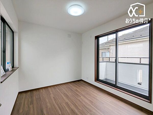 子供部屋にオススメな洋室の様子です。バルコニーに面しているため換気もしやすく。明るさも十分なお部屋です。