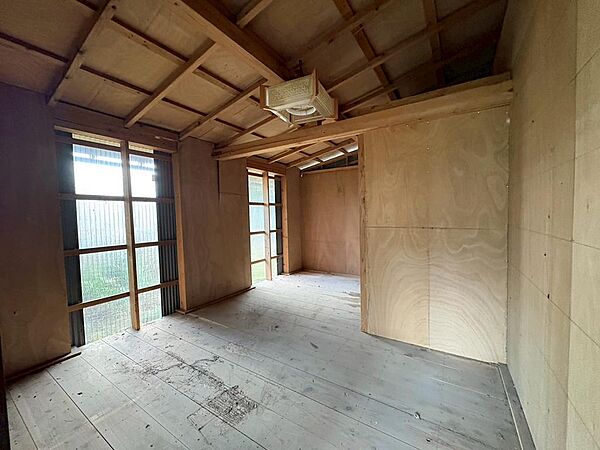 納屋内部
