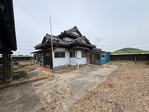 敷地も広く駐車スペースから家庭菜園までばっちり