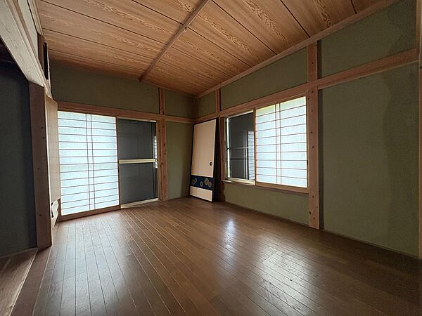 リビングとは別に静かな時間を楽しめる部屋