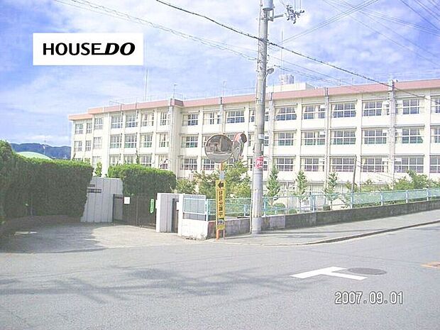 第十一中学校 1690m