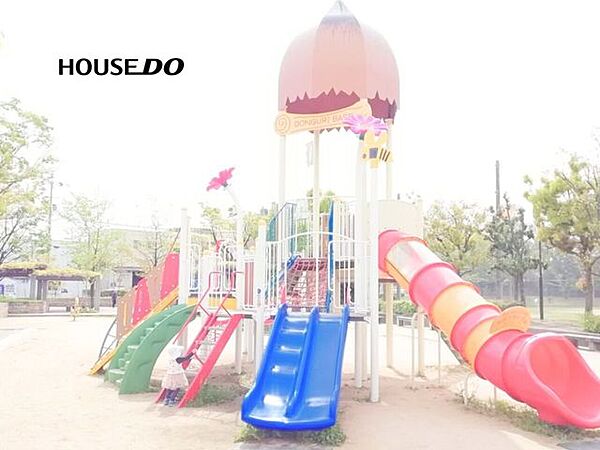 沢良宜公園沢良宜公園大きなグランド、カラフルな遊具、ブランコ、お子様には嬉しい大きな砂場もあります♪季節のお花も楽しむことができ、お花見もできますね。トイレ、有料駐車場（91台30分100円）…