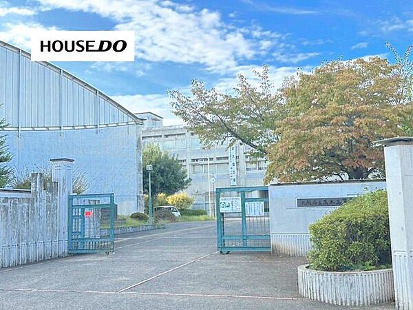 大阪府立茨木高等学校 740m