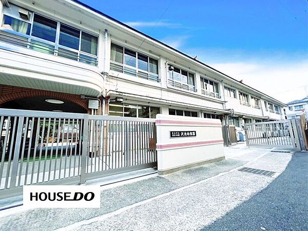 認定こども園「沢池幼稚園」受入年齢は、3歳～5歳です。年間行事として、プール遊び・運動会・作品展・生活発表会などが開催されています。 1100m
