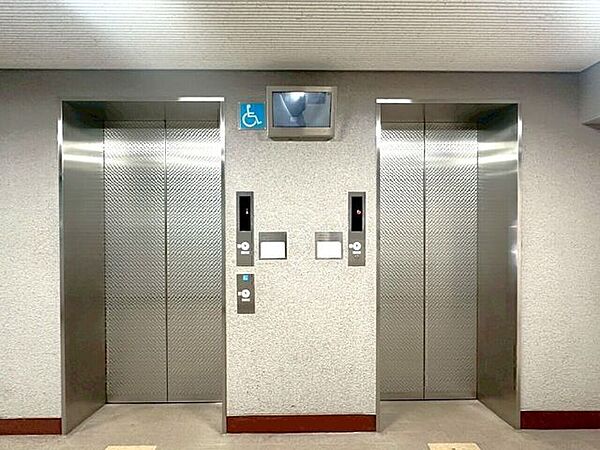 エレベーター2基付きで移動もスムーズ。共用部も整えられており、日々の暮らしに安心感を与えてくれます。