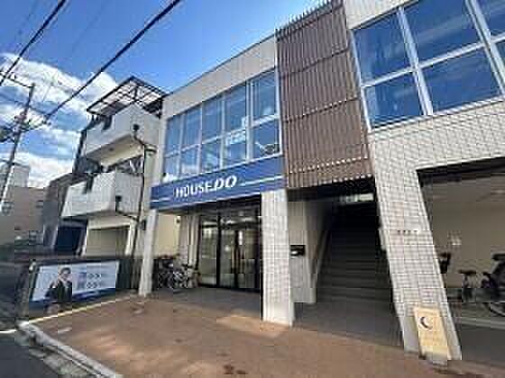 JR茨木駅から徒歩3分の立地にございます◎駐車スペースございますのでお車でお越し頂いても大丈夫です♪