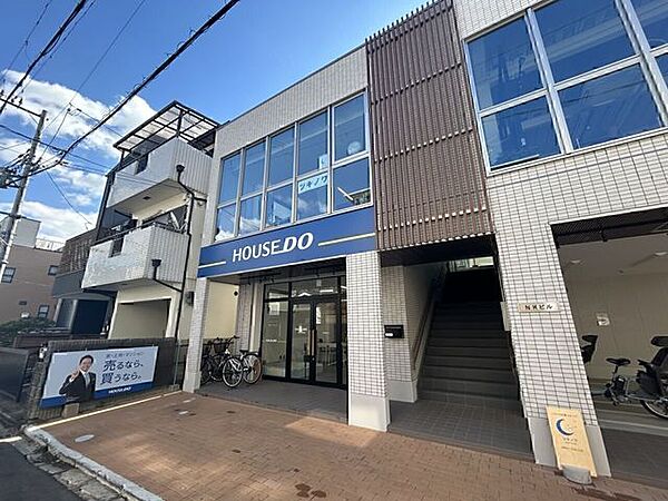 JR茨木駅から徒歩3分の立地にございます◎駐車スペースございますのでお車でお越し頂いても大丈夫です♪