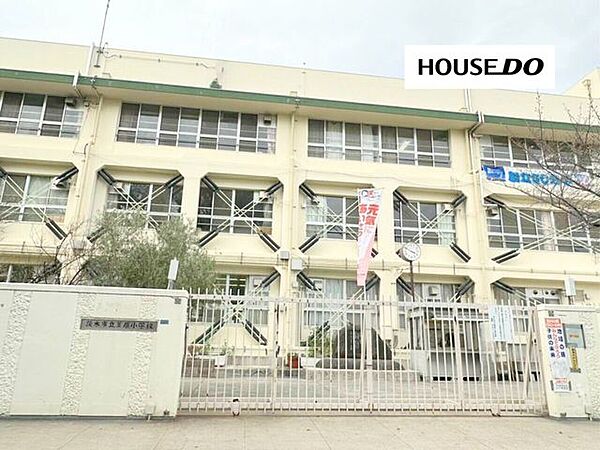 葦原小学校1974年創立の学校で、地域とのつながりを大切にしながら、子どもたちの主体性や豊かな心を育む教育に取り組んでいます。 360m