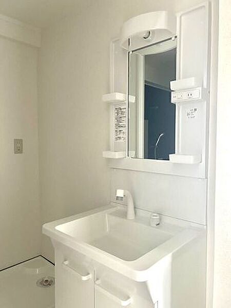 使いやすい大きめの洗面台！顔を洗いやすそうです♪