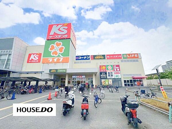 ライフ高槻城西店 830m