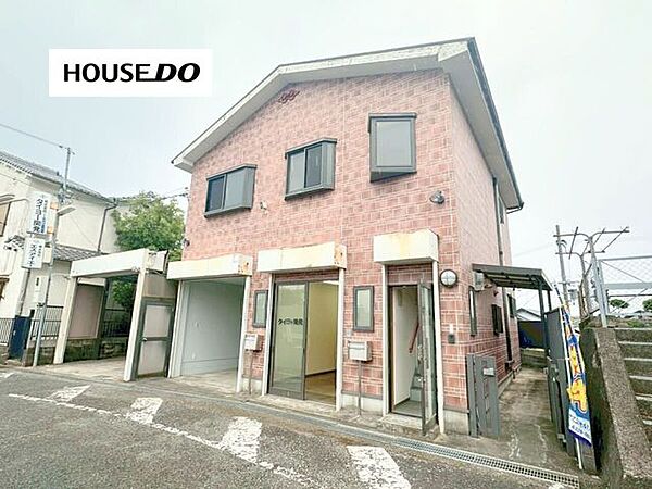 住居兼事務所をお探しの方におすすめ！駐車3台以上可能な鉄骨造住宅。約11帖の事務所スペースを備え、店舗利用にも対応可能。シャッター付車庫や屋根裏収納もあり、事業と暮らしを両立できる一邸です。