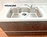 キッチン：ゆとりのあるシンクで洗い物もスムーズ。毎日の家事負担を少しでも軽くしてくれる、使い勝手の良い仕様です。