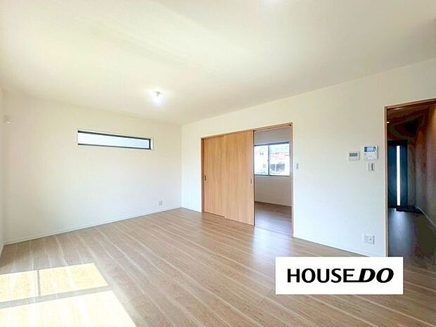 LDK横の洋室の扉を開けて広いLDKとしてもお使いいただけます◎