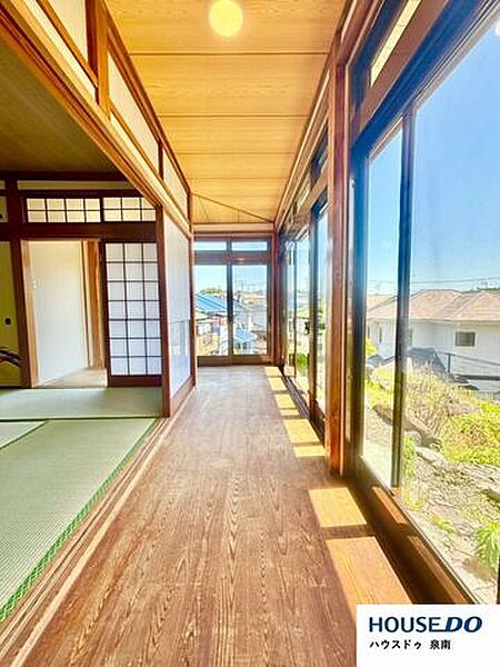 縁側にてゆっくり過ごすことができます。