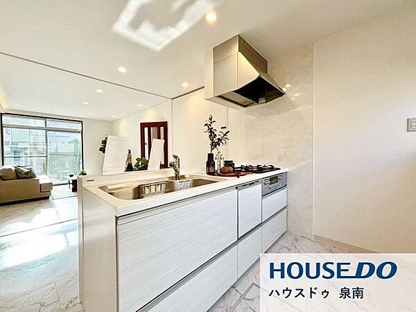 カウンターキッチンなので、お料理をしながらリビングを見渡すことができます♪