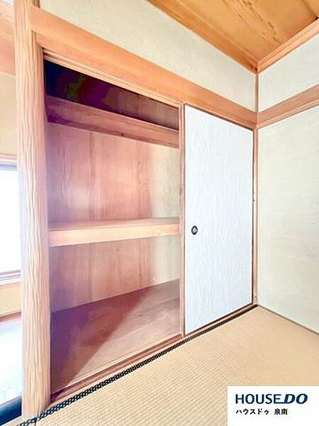 しっかり収納できる押し入れを完備。お布団や季節物の整理に役立ちます！