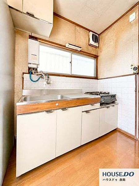 木目調の内装が温かみを感じさせる、落ち着いた雰囲気の空間です。※写真はCG加工により家具や荷物を削除しています。