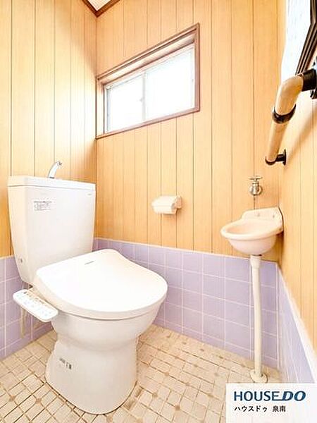 お掃除しやすい素材と機能にこだわった、シャープなフォルムのトイレはいつまでもキレイが続きます。