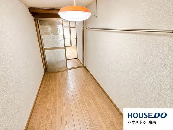 増築部分は季節用品や日用品などをまとめて保管できる、便利な納戸スペースです。※写真はCG加工により家具などを削除しています。