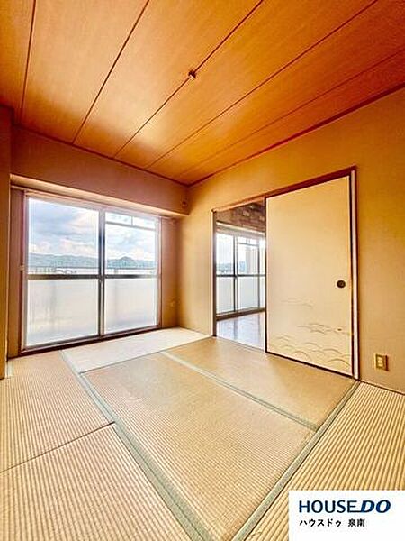 LDKに隣接した和室は来客時の客室としても利用できますし、お子様のプレイルームやお昼寝にも利用可能な最適なお部屋です。