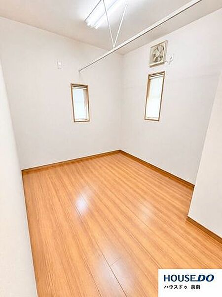 白を基調とした明るい内装で、清潔感のある印象です！