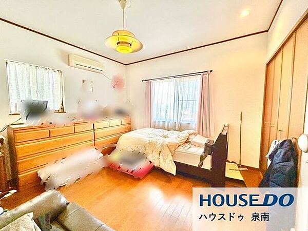 ”●洋室大きな窓からは快適な光を取り入れ、通気性能を上げる事で居心地の良い空間を演出します。多くの時間を過ごす住まいだからこそ、いつも快適な場所であるように考えられた居室です。”