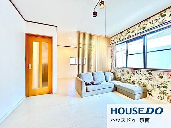 広々とした居住空間は日々の暮らしを彩り、心のやすらぎと満足感を与えてくれます。通風と採光を考慮した設計は子供たちはのびのび育ち、家族でくつろぎと団らんを生み出します。