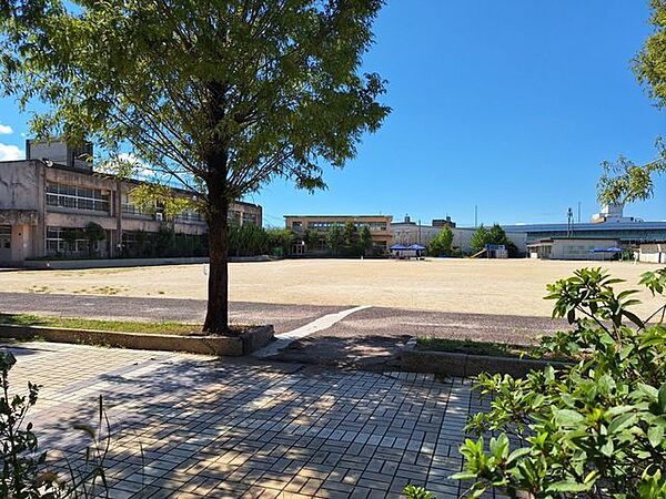 泉南市立樽井小学校 880m