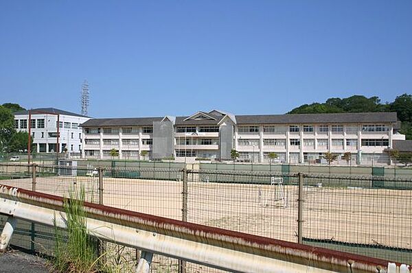 太子町立太子西中学校 470m