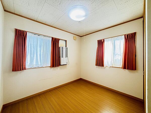 2階4部屋でお子様が多いご家庭でも安心です！