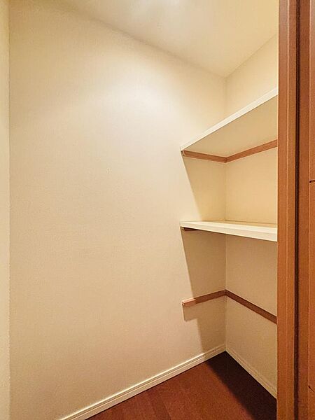 玄関横にあるクローゼット、収納力があって便利です！