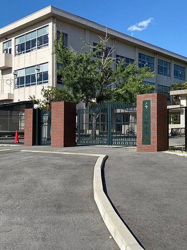 上峰町立上峰小学校 760m