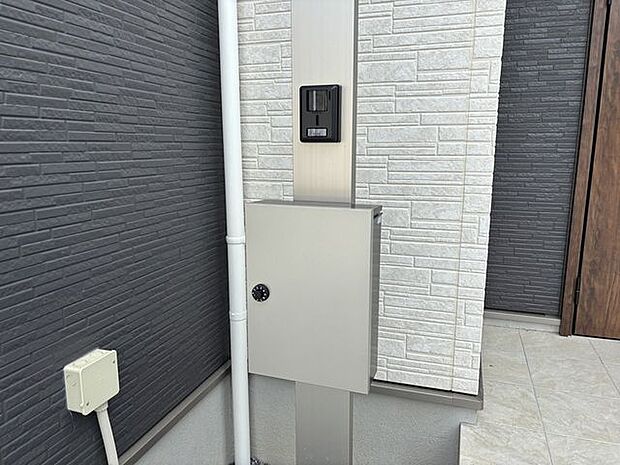 カメラ付きインターホンとポスト
