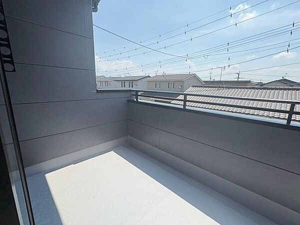 南向きの明るいバルコニー