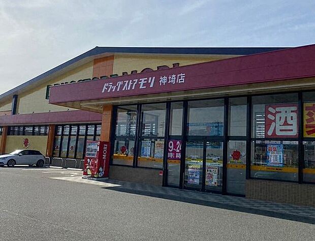 ドラッグストアモリ 神埼店 370m