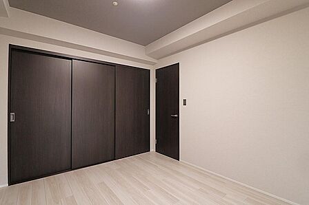 洋室約6.0帖、充実収納のクローゼット付