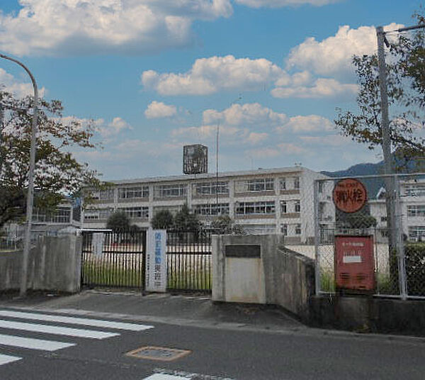 福知山市立修斉小学校　2300ｍ　徒歩33分